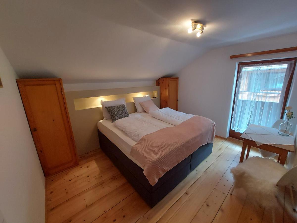 Bed and Breakfast Zum Schneider Finkenberg Exterior foto