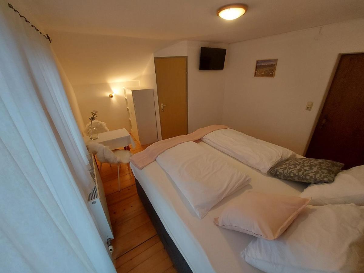 Bed and Breakfast Zum Schneider Finkenberg Exterior foto