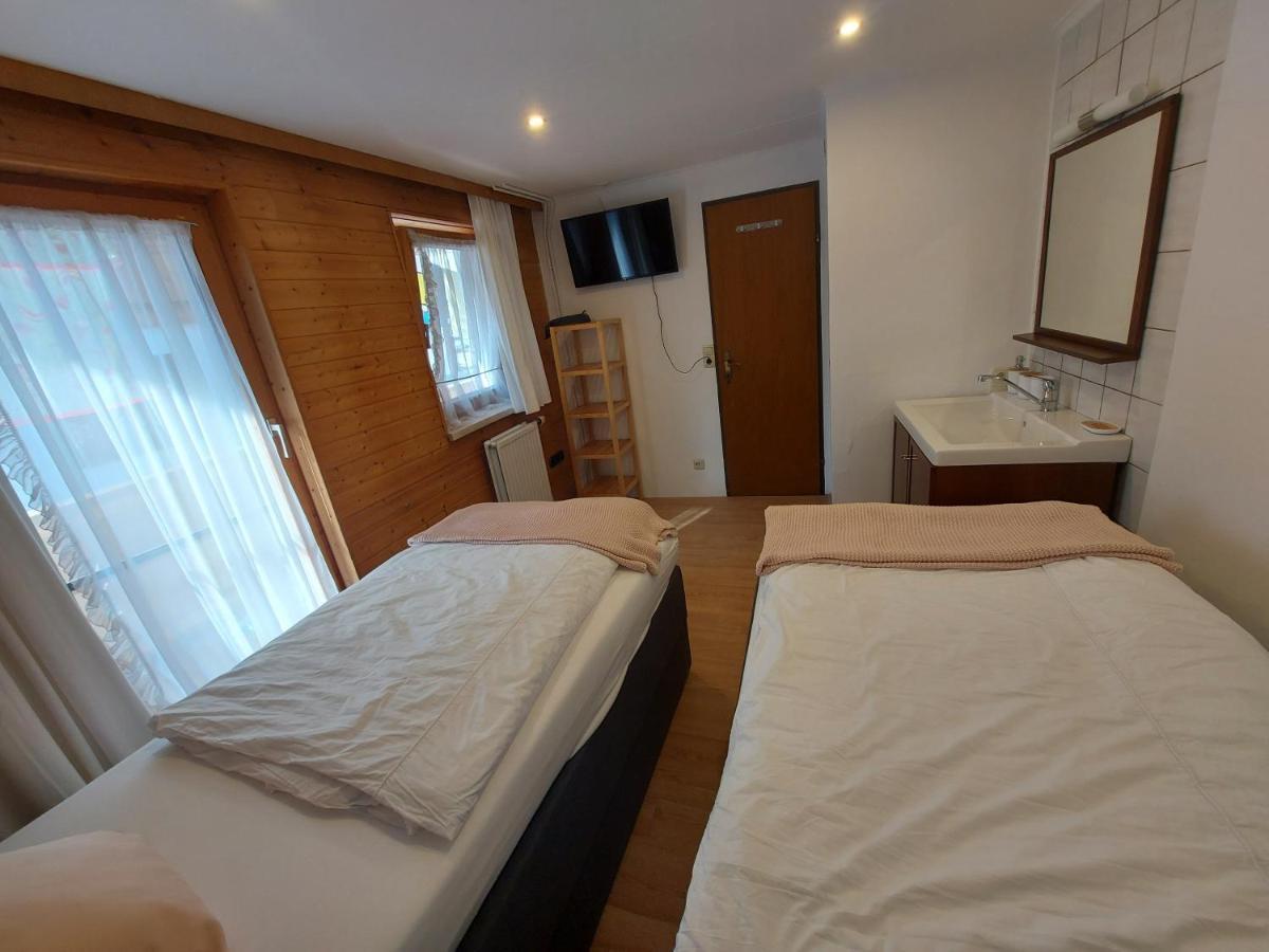 Bed and Breakfast Zum Schneider Finkenberg Exterior foto