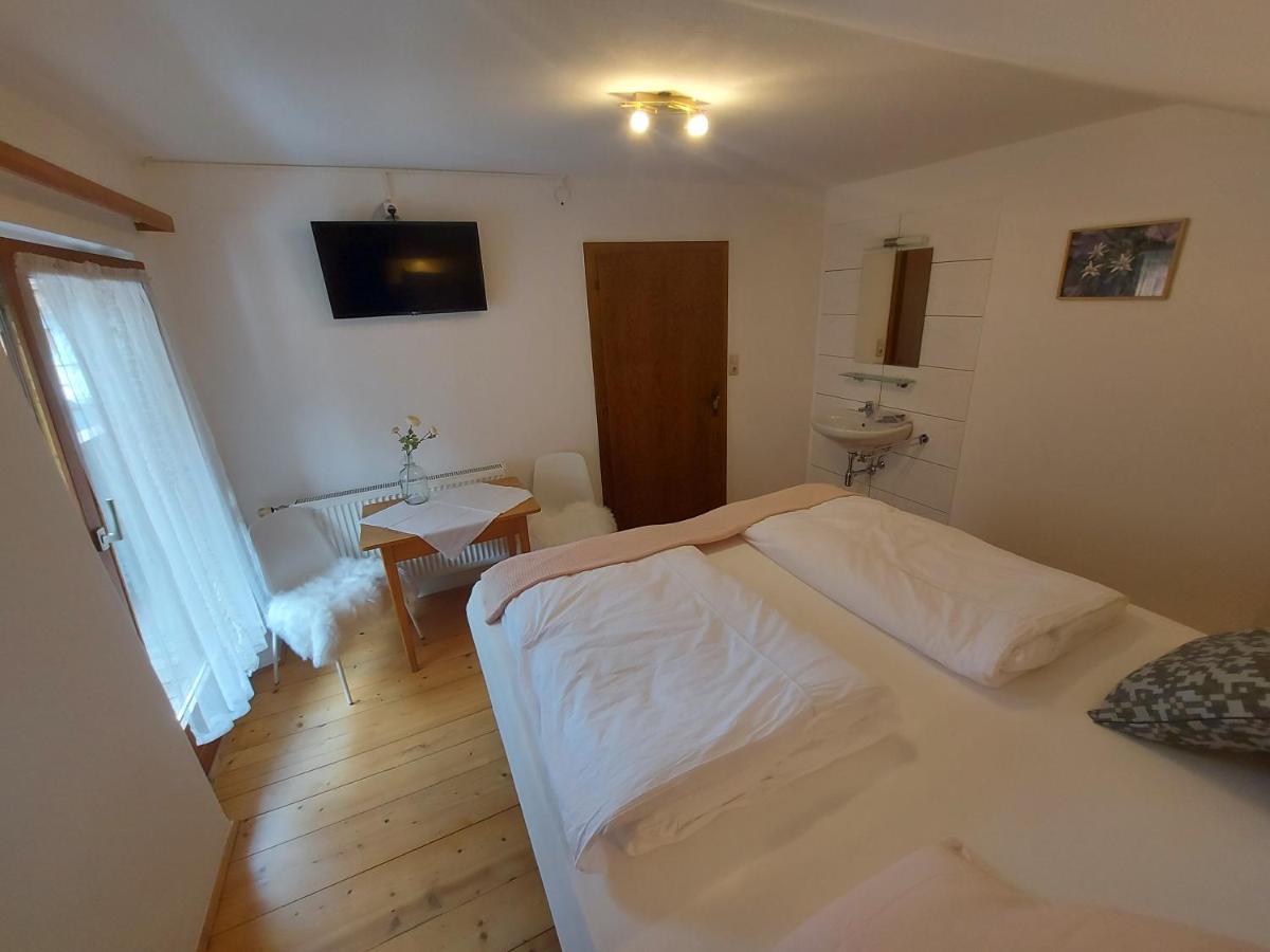 Bed and Breakfast Zum Schneider Finkenberg Exterior foto