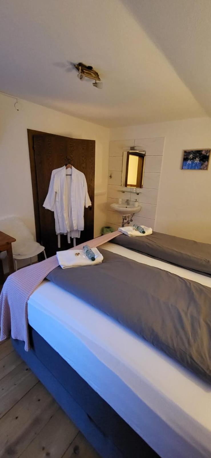 Bed and Breakfast Zum Schneider Finkenberg Exterior foto